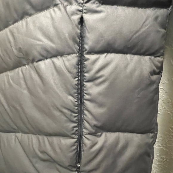 Women’s Gray Columbia Down Parka Size Small. In great shape, barely worn. - Picture 6 of 8